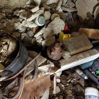 Hájovna ve stráni.