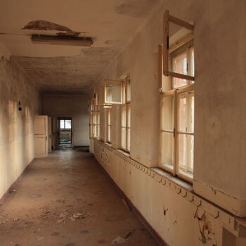 Verlassene Schule der tschechischen Minderheit im Grenzgebiet 2023