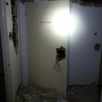 nábytek místnost interiér šatní skříň domácí