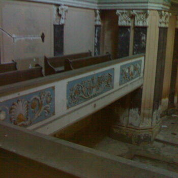 Opuštěný zámek s kaplí na Moravě Opuštěný zámek s kaplí na Moravě