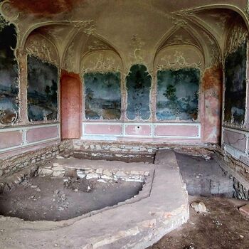 baufälliges Schloss