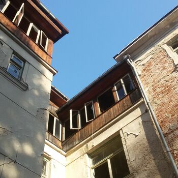 Architektura budova fasáda balkon