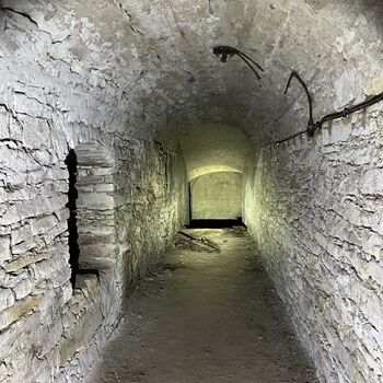 opuštěný zámek - teď už v rekonstrukci