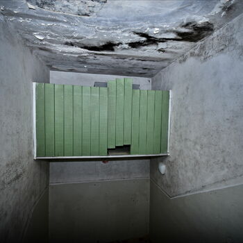 Buňka věznice zeď nápravném zařízení staré