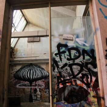 Továrna na tkaní z umělého hedvábí podšívkových materiálů