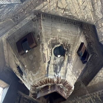 Bertzit Tower – Nedokončený experiment ⚙️🔥