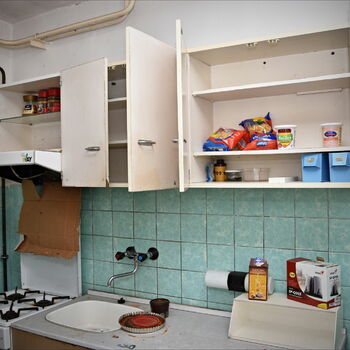 místnost kuchyně interiér nábytek dům domácí skříň moderní oblast byt