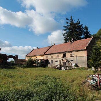 Farmyard with granary and mill ruins 2023 Farmyard with granary and mill ruins 2023