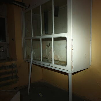 lékárnička skříň nábytek dveře posuvné dveře vybavení dům interiér okno