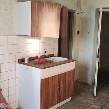 Abandoned farm building_2025