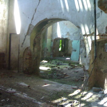 Opuštěný zámek s kaplí na Moravě Opuštěný zámek s kaplí na Moravě