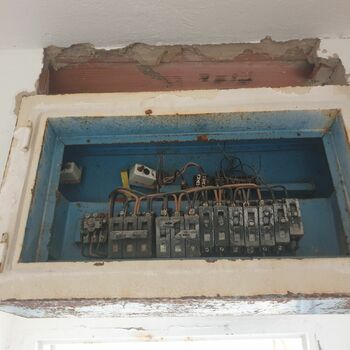 tray receptacle container old wall vintage