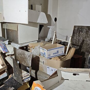 Why did they abandon it? An abandoned, well-preserved farmer's house...