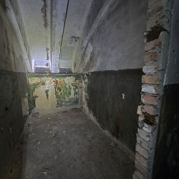 Velitelský bunkr na letišti, starý a nový