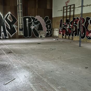 ᴀʙᴀɴᴅᴏɴᴇᴅ ꜱᴄʜᴏᴏʟ