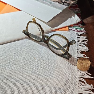 Why did they abandon it? An abandoned, well-preserved farmer's house...