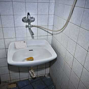 koupelna umyvadlo Toaleta místnost nábytek umyvadlo povodí interiér koupel vyčistit vybavení domácí mytí vedle sebe loď