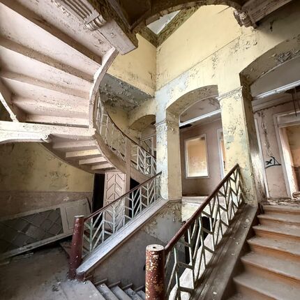 Palác u tlustého pána & přilehlý kolchoz