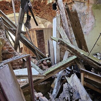 Das Haus beim Plüschtier.