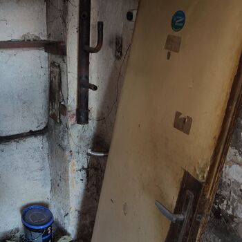 Abandoned farm building_2025