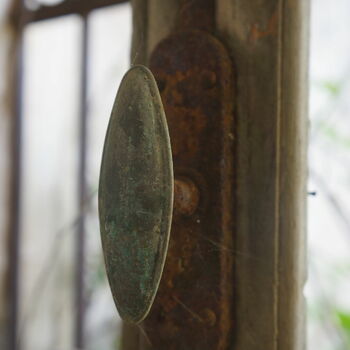 Kirche neben einer verlassenen Villa Sardinien 2021