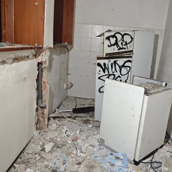 What put an end to this motor lodge? An abandoned motor lodge...