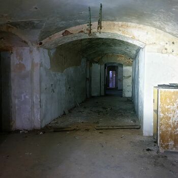 Zelle Untergeschoss Architektur alt Gebäude