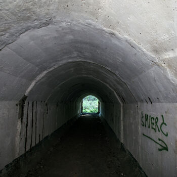 Velitelský bunkr na letišti, starý a nový