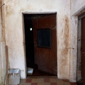 House with enclosed yard