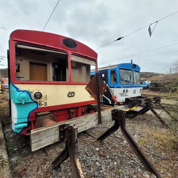 🚂 On the last rails before they leave. You know where.