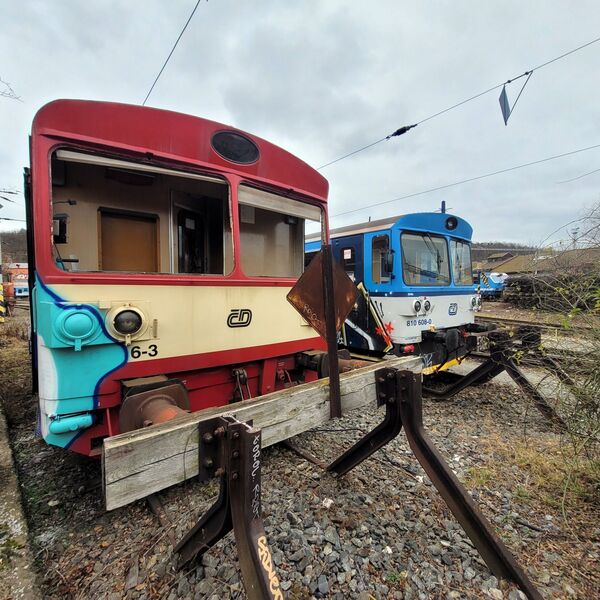 🚂 On the last rails before they leave. You know where.