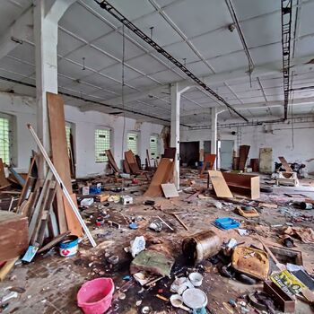Opuštěná fabrika 2023