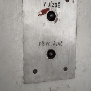 Opuštěná dílna Liaz