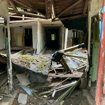 Transmitting station building