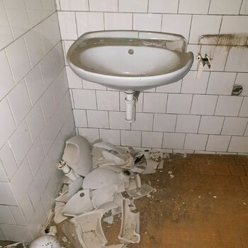 umyvadlo koupelna Toaleta místnost povodí umyvadlo nábytek interiér loď koupel vyčistit domácí