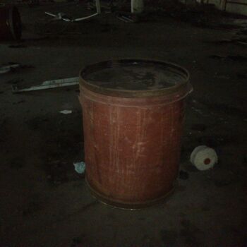 kontejner loď plechovka sklo ashcan