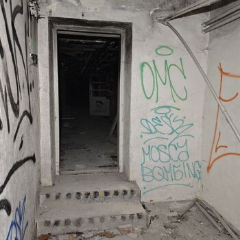 Chátrající léčebna a střet s nečekanými návštěvníky...