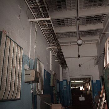 Škoda-Gebäude Nr. 16 mit Überdachung