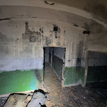 Velitelský bunkr na letišti, starý a nový