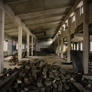 Haly plné tajemství... Opuštěná fabrika