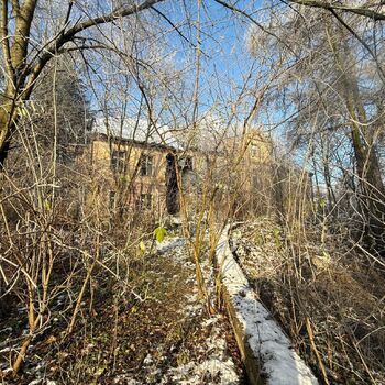 Palác u tlustého pána & přilehlý kolchoz