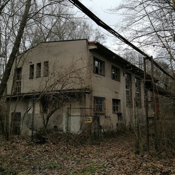 Opuštěná stanice s odkladištěm nákladních vlaků 2