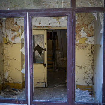 Ich habe gehört, es sei ein Krankenhaus für geistig behinderte Kinder.