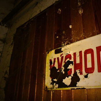 🏕️ Tábor, kde kdysi trávily léto stovky dětí… dnes ho pohlcuje ticho a příroda