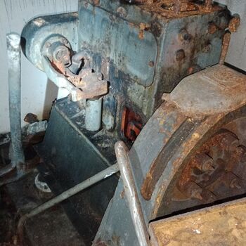 Opuštěný velitelský kryt