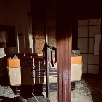 OPUŠTĚNÝ HOTEL OPUŠTĚNÝ HOTEL