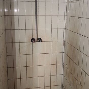 Abandoned farm building_2025