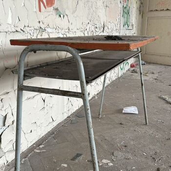 ᴀʙᴀɴᴅᴏɴᴇᴅ ꜱᴄʜᴏᴏʟ