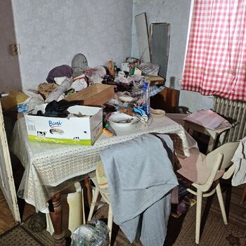 Why did they abandon it? An abandoned, well-preserved farmer's house...