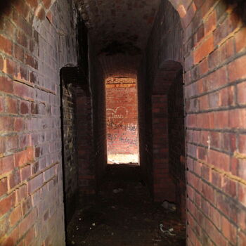 Továrna na tkaní z umělého hedvábí podšívkových materiálů